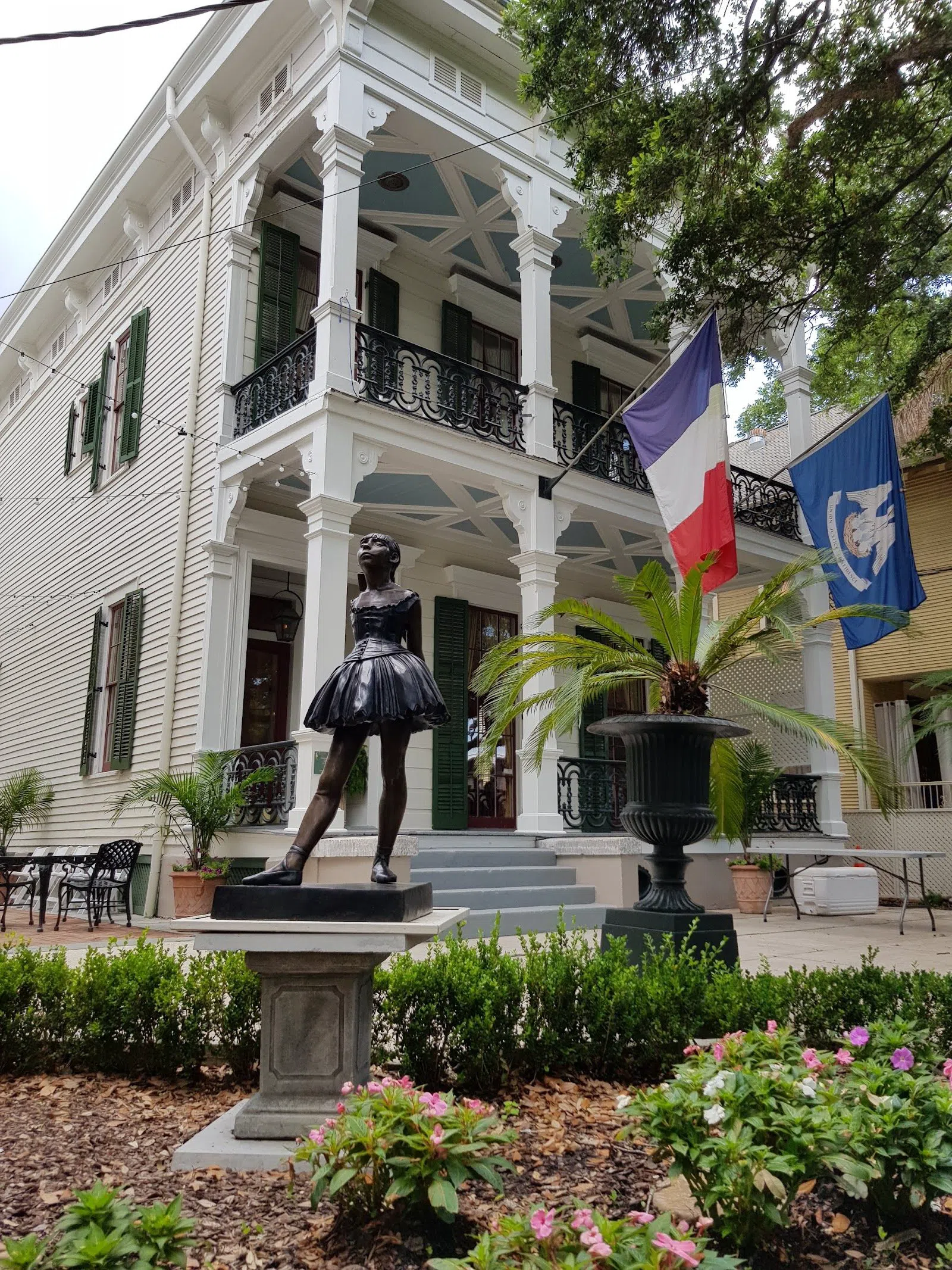 New Orleans' Esplanade Ridge from the Quarter to City Park