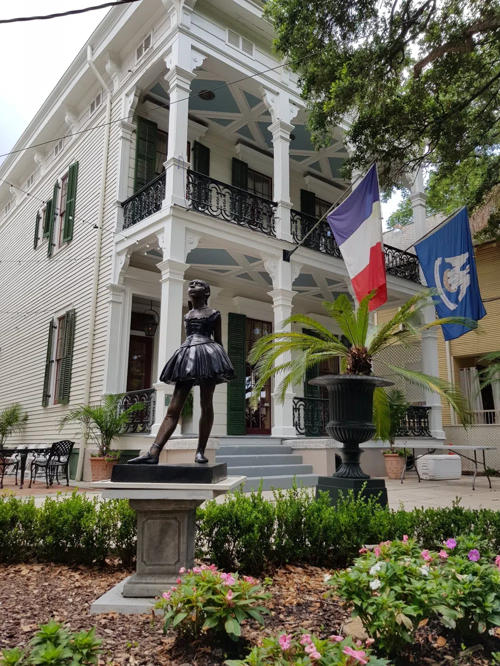 New Orleans' Esplanade Ridge from the Quarter to City Park